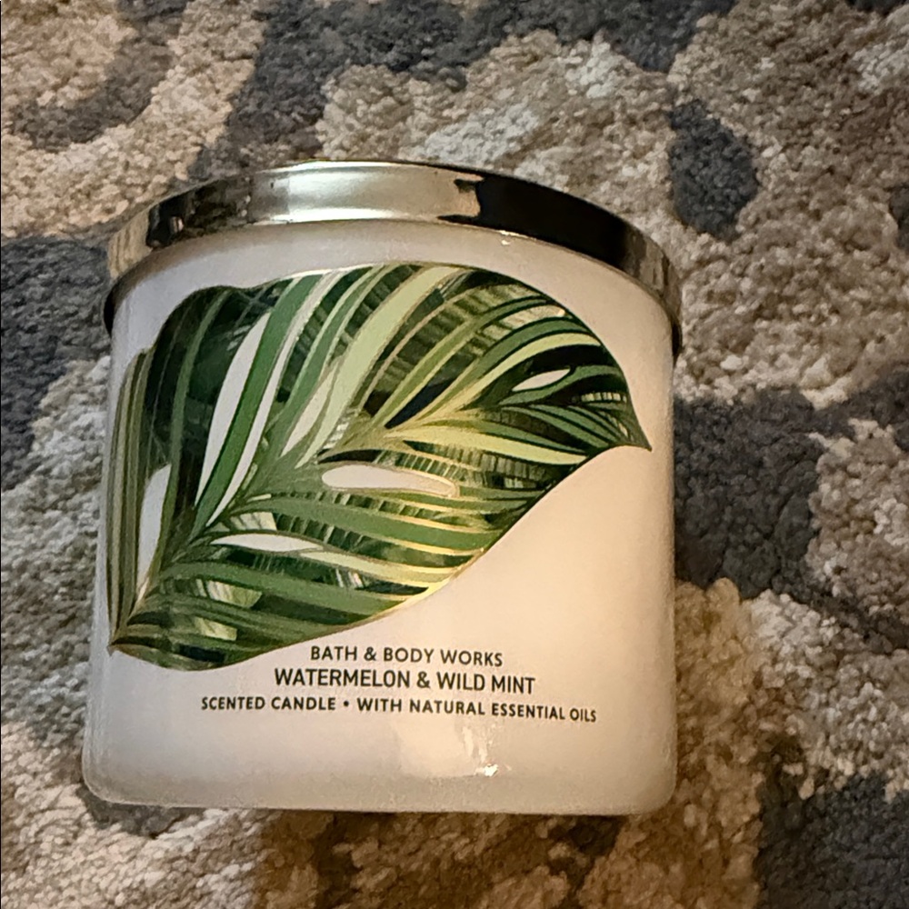 Bath & Body Works Green Leaf Scented Candle